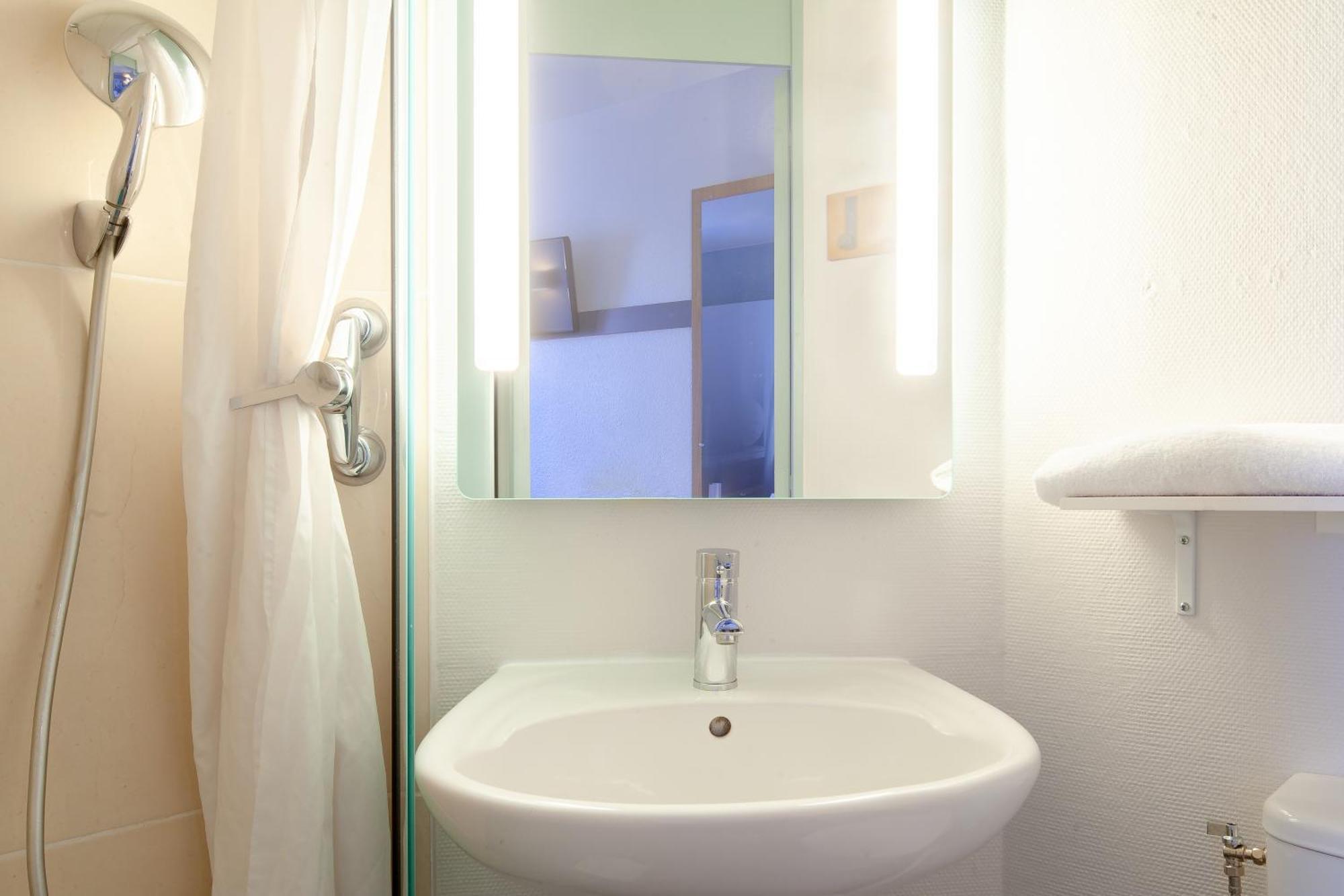 B&B Hotel Maurepas موريبا المظهر الخارجي الصورة